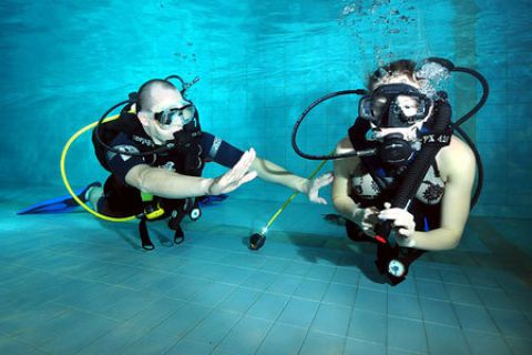 Podstawowy kurs nurkowy Open Water Diver część teoria i basen